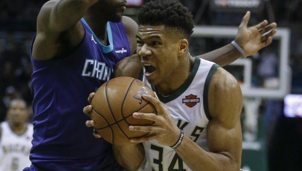 Όταν οι άλλοι βοηθούν τον Αντετοκούνμπο, όλα είναι καλύτερα για τους Μπακς…