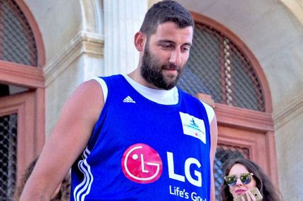 Στη Βουλή ο Μπουρούσης!