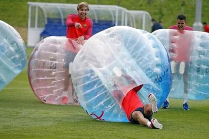 H πρωτότυπη και ξεκαρδιστική προπόνηση της Μπαρτσελόνα