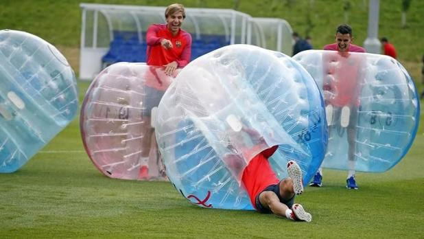 H πρωτότυπη και ξεκαρδιστική προπόνηση της Μπαρτσελόνα