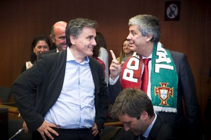 Με κασκόλ της Πορτογαλίας ο Υπουργός Οικονομικών στο Eurogroup