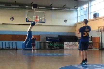 Φόρεσε φανέλα Κάρι και το έβαλε από το… σπίτι του ο Φορτούνης