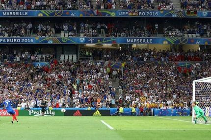 Το πέναλτι του Σβαϊνστάιγκερ και το 1-0 της Γαλλίας