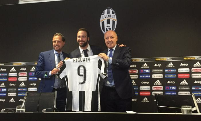 Παρουσιάστηκε ο Ιγκουαΐν: “Ο Ντε Λαουρέντις με έσπρωξε στη Γιουβέντους”