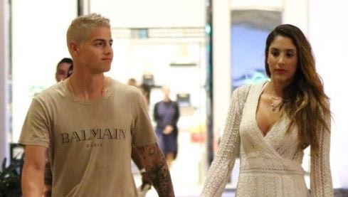 Ο ξανθός Χάμες Ροντρίγκες με τη σέξι σύντροφό του