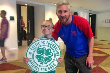 Ο μικρός Jay φωτογραφήθηκε με τον Μέσι