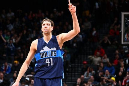 Άλλα δύο χρόνια στους Μάβερικς ο Νοβίτσκι