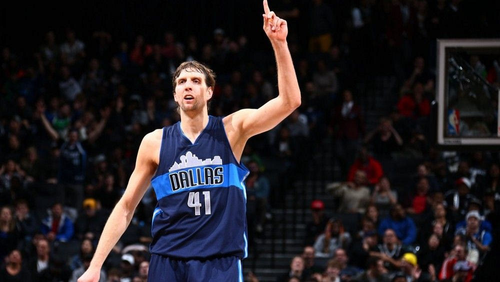 Άλλα δύο χρόνια στους Μάβερικς ο Νοβίτσκι