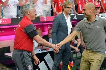 Ο “Πεπ” έδινε αυτόγραφα την ώρα του αγώνα