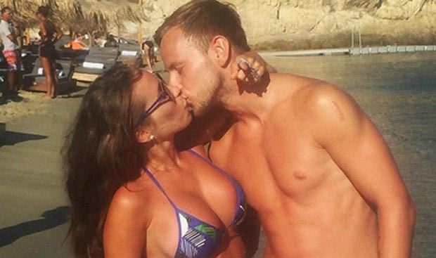 Περνάει καλά στη Μύκονο με τη σέξι σύντροφό του ο Ράκιτιτς