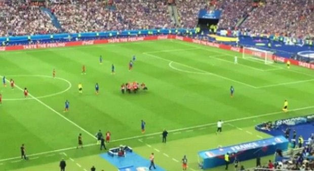 Συγκλονίζει το καθολικό χειροκρότημα στην αποχώρηση Ρονάλντο