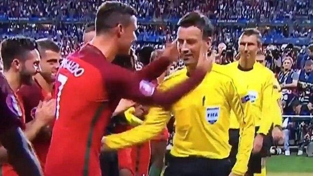 Δεν γλίτωσε ούτε ο διαιτητής από τη χαρά του Ρονάλντο