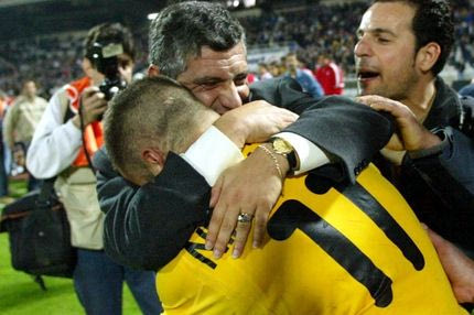 Ο Ντέμης υποκλίνεται στον Σάντος