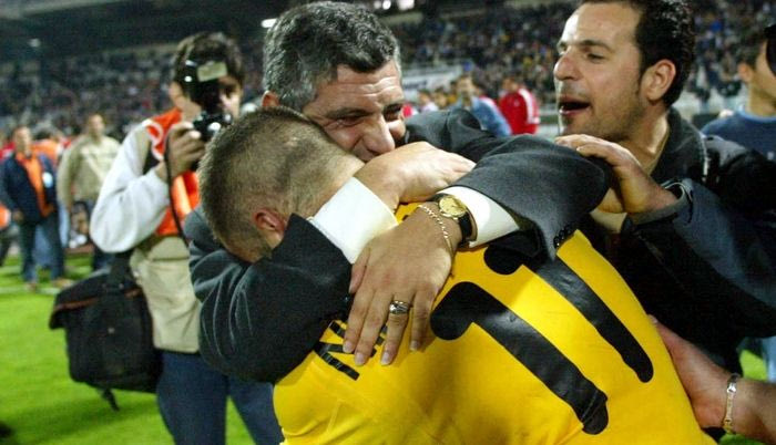 Ο Ντέμης υποκλίνεται στον Σάντος