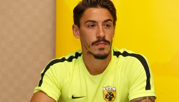 Σιμόες: “Οι ομάδες πρέπει να μιλήσουν πρώτα με την ΑΕΚ”