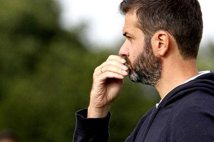 Αυστηρώς ανακόλουθος σε όλα