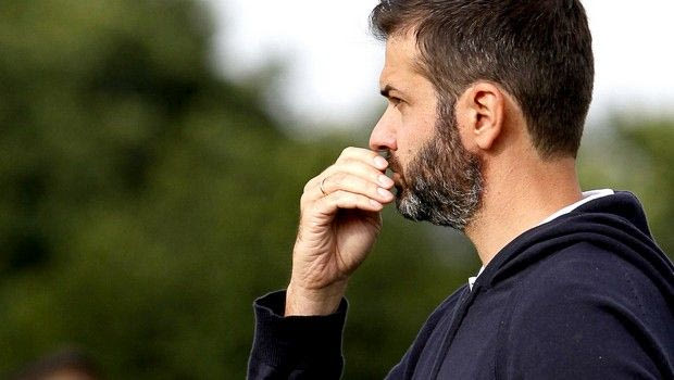 Αυστηρώς ανακόλουθος σε όλα