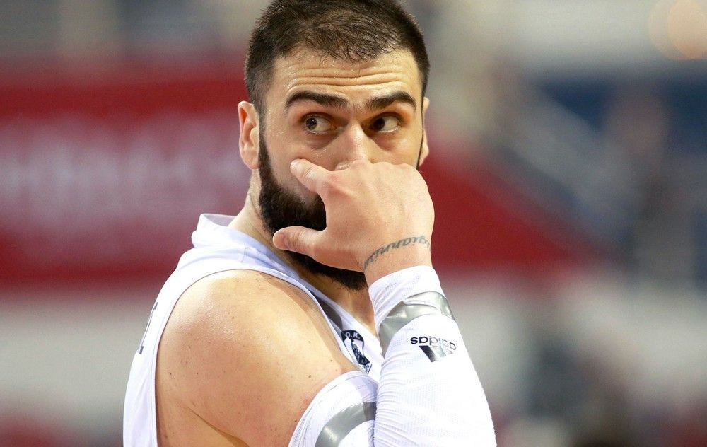 H FIBA μπλόκαρε τις μεταγραφές της ΑΕΚ