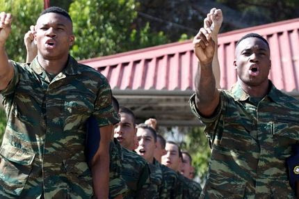 Φόρεσαν τα χακί και ορκίστηκαν τα αδέρφια Αντετοκούνμπο