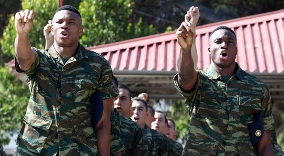 Φόρεσαν τα χακί και ορκίστηκαν τα αδέρφια Αντετοκούνμπο