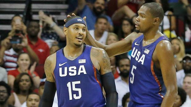 Με το μπουρνούζι για ψώνια ο Καρμέλο Άντονι!