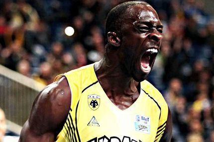 Μενσά Μπονσού: “Έχασε” το κορμί, “πουλάει” τη φωνή