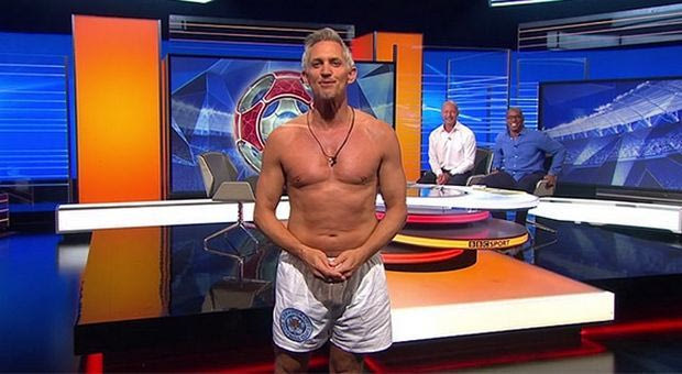 Με το εσώρουχο ο Λίνεκερ στην τηλεόραση