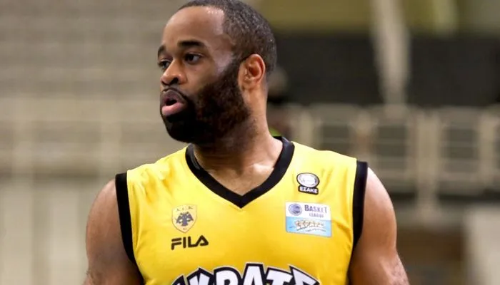 O Ζντοβτς “τελειώνει” τον Χέρστον