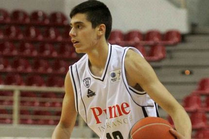 Το εκπληκτικό buzzer beater του 15χρονου Κόνιαρη