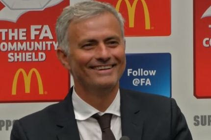 Κοιμήθηκε την ώρα που μιλούσε ο Μουρίνιο!