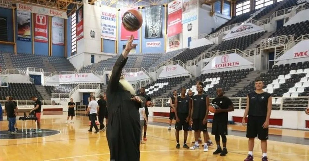 Ο… σουτέρ πάτερ Χρήστος