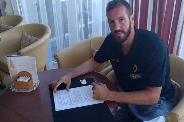 Πήρε Χαριτόπουλο, άφησε Χέρστον η ΑΕΚ