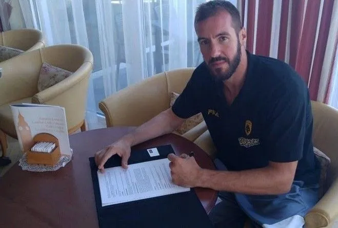 Πήρε Χαριτόπουλο, άφησε Χέρστον η ΑΕΚ