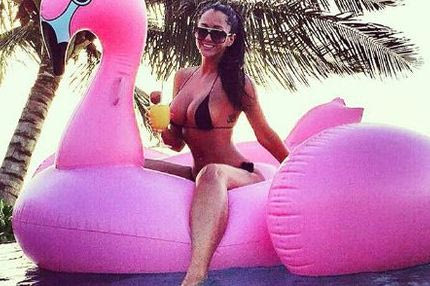 Το κορίτσι του Χεσέ σκορπά “εγκεφαλικά”