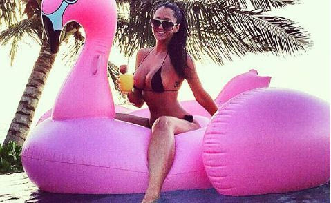 Το κορίτσι του Χεσέ σκορπά “εγκεφαλικά”