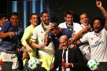 Μπουγέλωσαν τον Ζιντάν