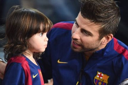 Έτσι πάει ο Πικέ τον γιο του στο σχολείο!