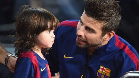 Έτσι πάει ο Πικέ τον γιο του στο σχολείο!