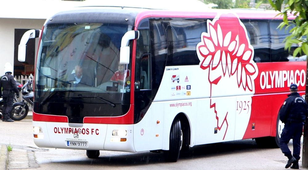 ΕΝΕΔΡΑ: Επίθεση στο πούλμαν του Ολυμπιακού!