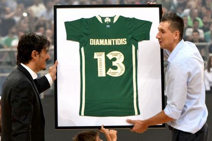 Η τιμή και η αποθέωση στον Δημήτρη Διαμαντίδη