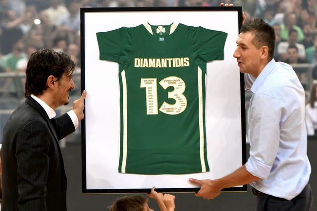 Η τιμή και η αποθέωση στον Δημήτρη Διαμαντίδη