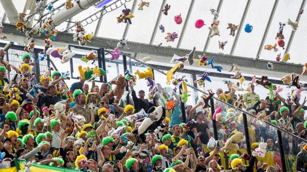 Μία κερκίδα γεμάτη αρκουδάκια στην Ολλανδία