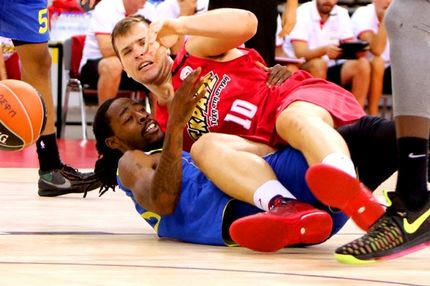 Ο Σφαιρόπουλος “έτριβε” τα μάτια του με Αγραβάνη