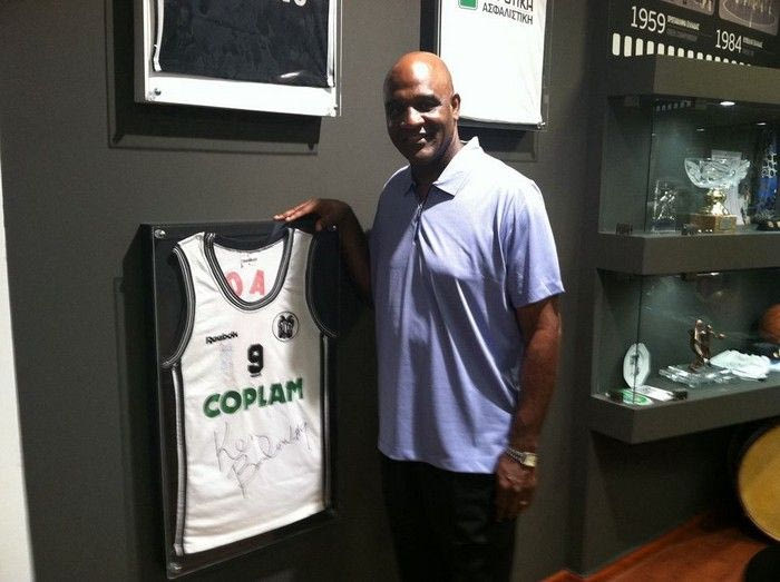 Η… ιστορική φανέλα και ο “λαμπερός” Μπάρλοου