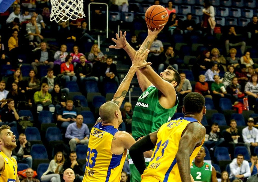 VIDEO: Η τάπα στον Μπουρούση που έκρινε το ματς με τη Μακάμπι