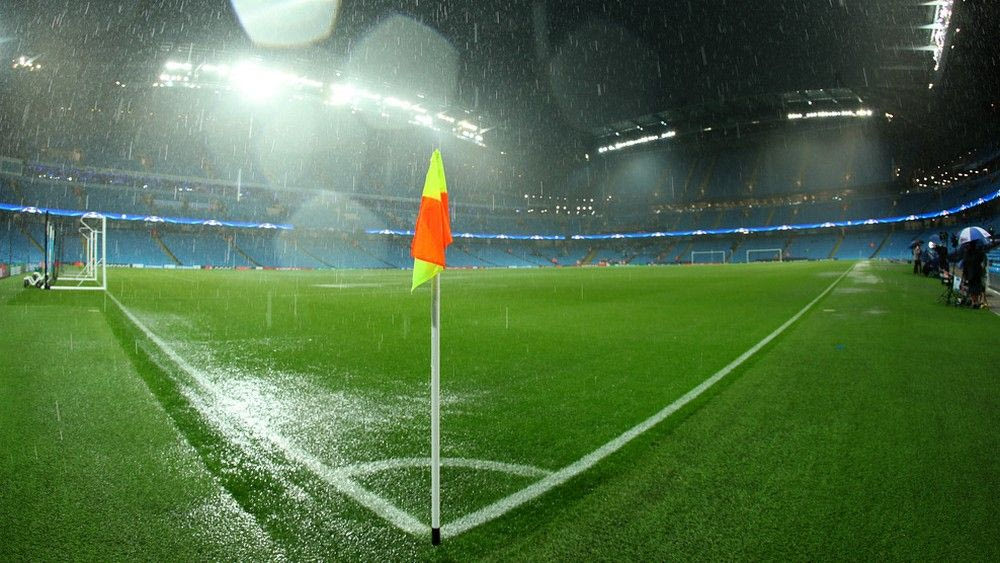 Άνοιξαν οι ουρανοί στο Μάντσεστερ, αναβλήθηκε το Σίτι-Γκλάντμπαχ