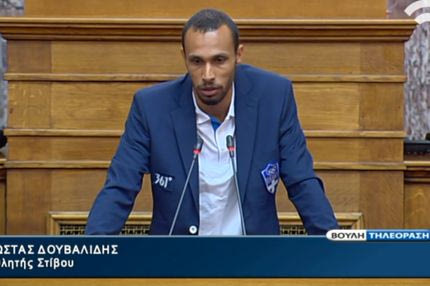 Ο Μιχαλολιάκος δεν χειροκρότησε τον Δουβαλίδη