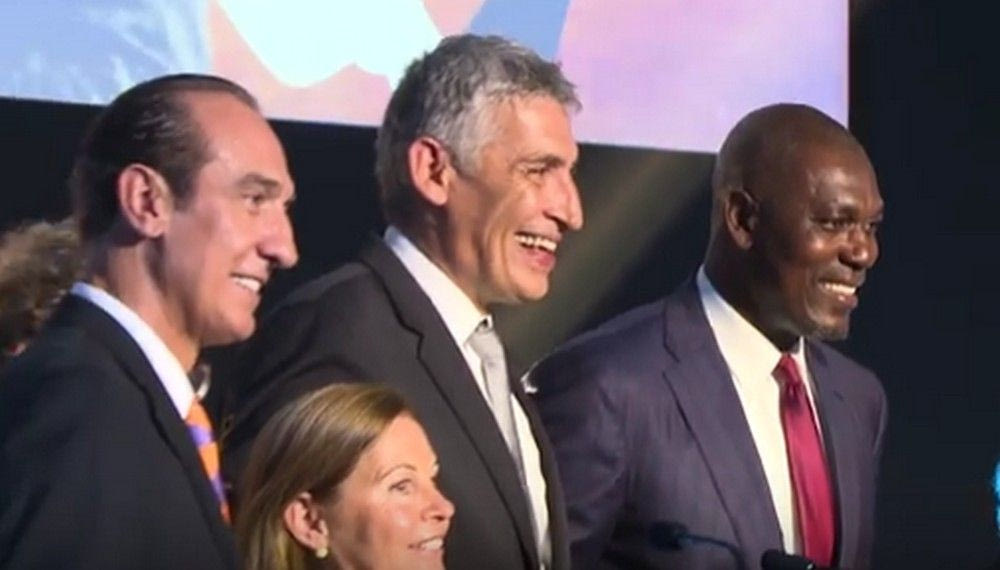 Δίδυμοι πύργοι: Δίπλα-δίπλα Φασούλας και Ολάζουον