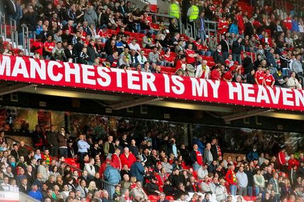 Οι οπαδοί της Μάντσεστερ Γιουνάιτεντ ξέρουν από ευρηματικά πανό