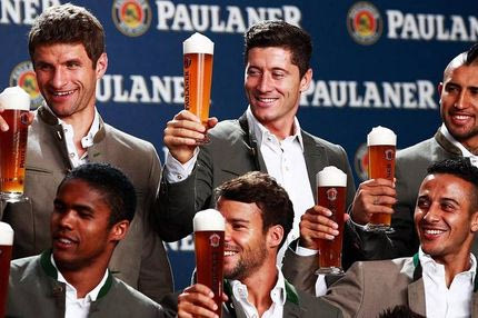 Γιορτάζει με… μπύρες ο Αντσελότι και οι παίκτες του!